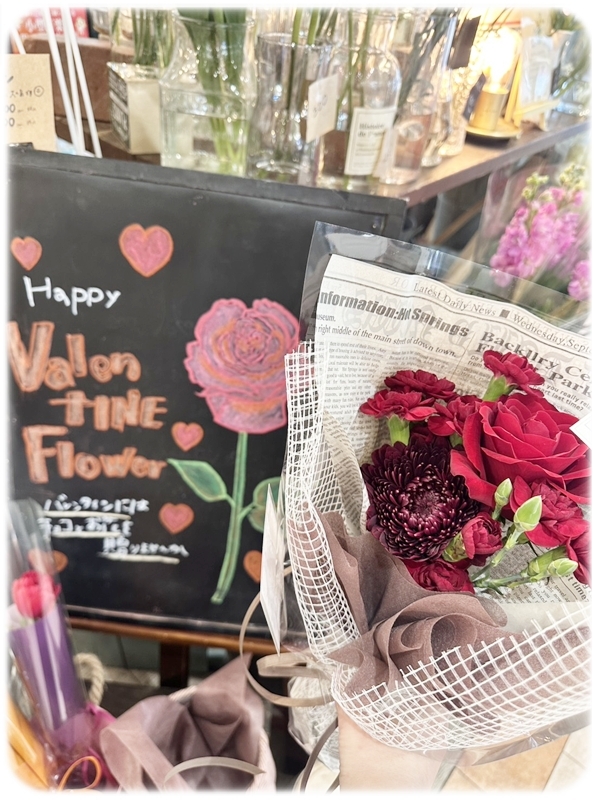 赤いバラを入れた花束（バレンタインのギフトイメージ）