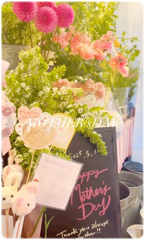 母の日用の花売場と店頭ディスプレイ