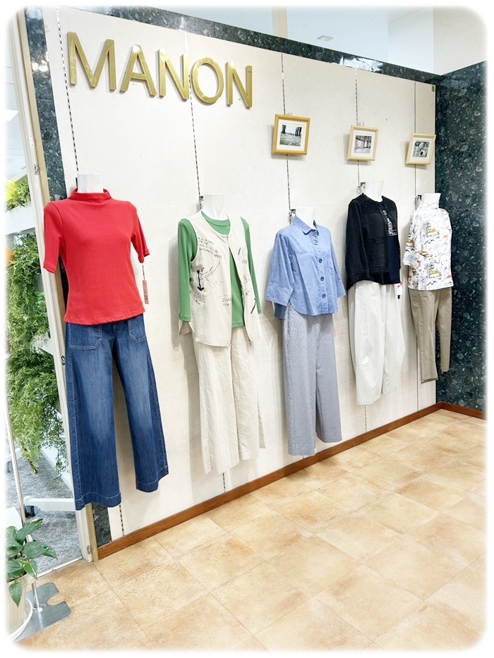 京都伏見区醍醐の婦人服店MANONマノンの店頭コーディネート