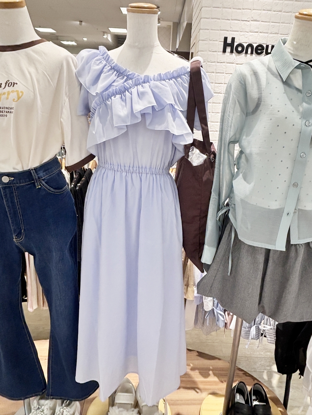 ハニーズ醍醐店の決算セール商品