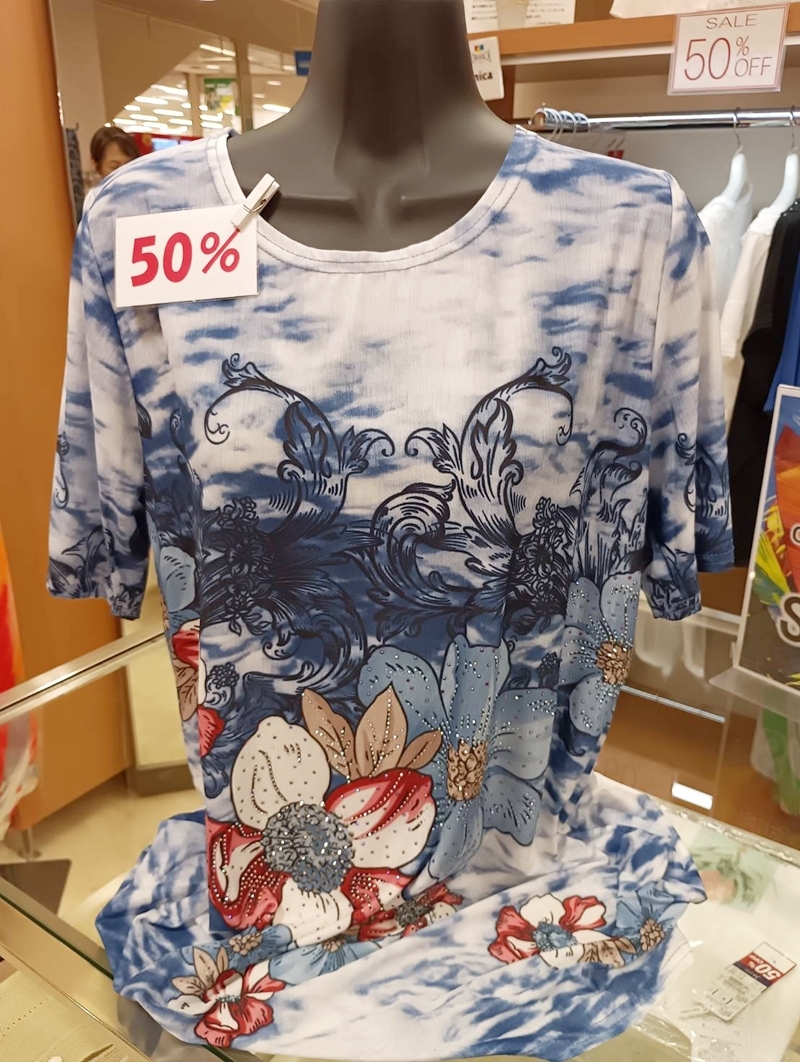 フォンターナ ブルーの花柄トップス