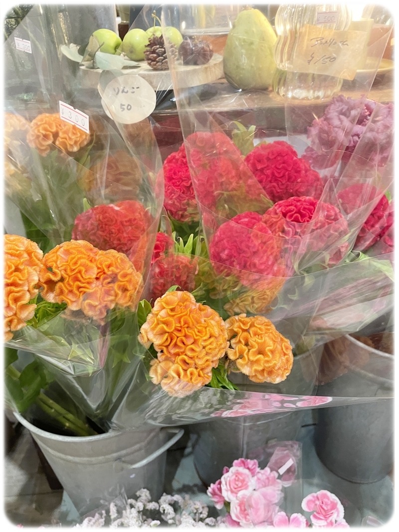 フラワーショップKAZ 秋らしい赤やオレンジのお花