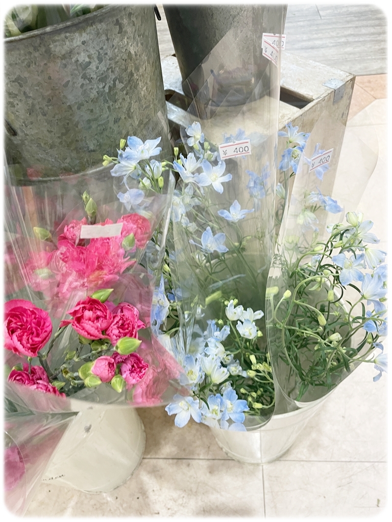 フラワーショップKAZ 淡いブルーのお花