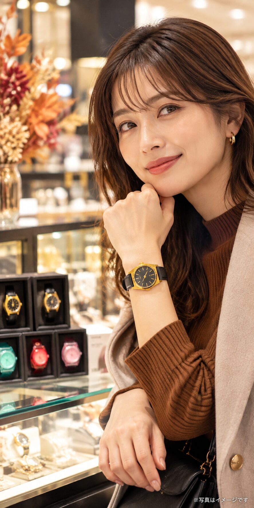 NIXON TIME TELLERを着用した女性 イメージ